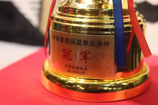 曼联客场遭遇惨败，科莫大胜维持连胜势头